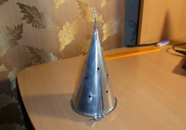 Mangeoire à cône pour la pêche d'hiver